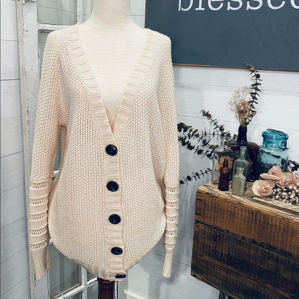 Light Peach button down sweater {Cute} ♥️